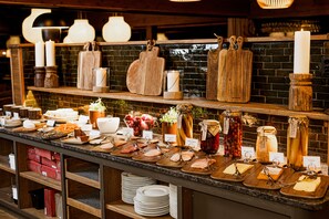 包含每日自助早餐