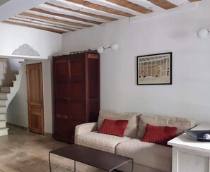 Smart TV, libros y impresora 