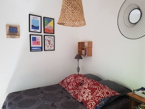 6 bedrooms, desk, iron/ironing board, travel cot - An oasis of calm in the heart of Avignon (Avignon)