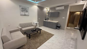 Egyptian cotton sheets, premium bedding, pillow-top beds, minibar