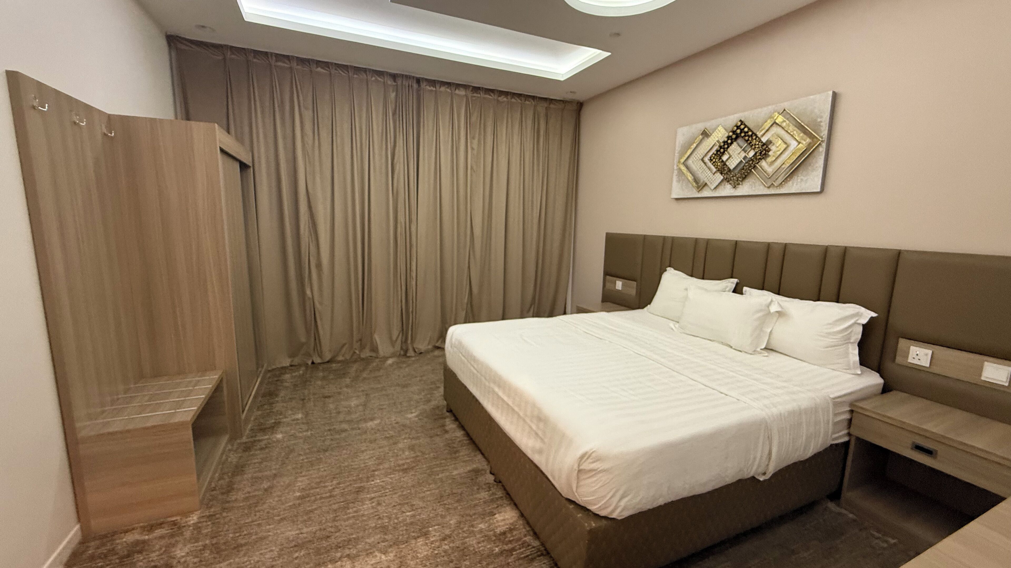 Egyptian cotton sheets, premium bedding, pillowtop beds, minibar