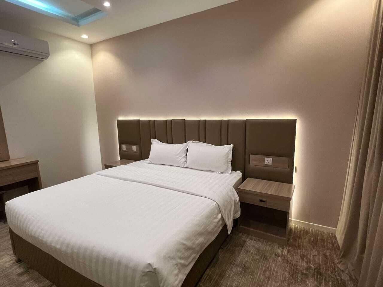 Egyptian cotton sheets, premium bedding, pillowtop beds, minibar