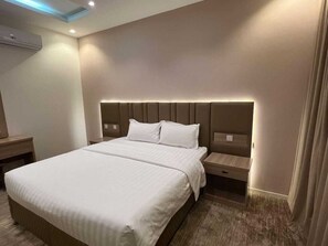 Egyptian cotton sheets, premium bedding, pillowtop beds, minibar - Qimam Park Hotel 3 (Abha)