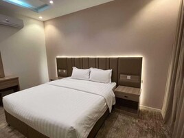 Egyptian cotton sheets, premium bedding, pillowtop beds, minibar