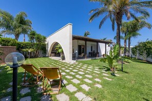 Exterior - Villa with pool and garden in Torre dell'Orso, on the Adriatic coast of Salento. (Torre Dell'Orso)