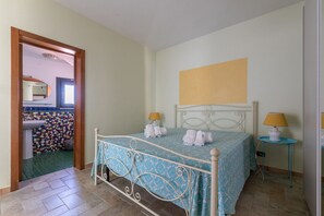 2 bedrooms, iron/ironing board, WiFi - Villa with pool and garden in Torre dell'Orso, on the Adriatic coast of Salento. (Torre Dell'Orso)