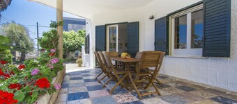Large villa 20m from the sandy beach of San Foca.