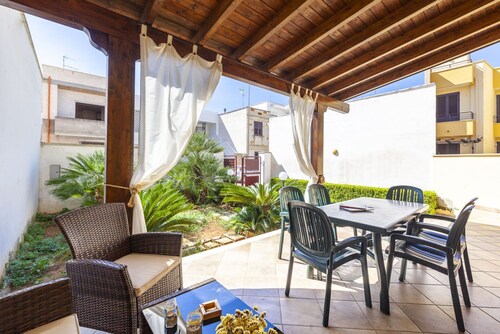 Comfortable villa a few meters from the sea of ​​Porto Cesareo with garden, equipped veranda and BBQ