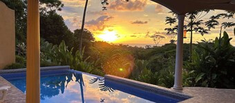 Three king suites-ocean views-perfect Ojochal location, privacy-wildlife