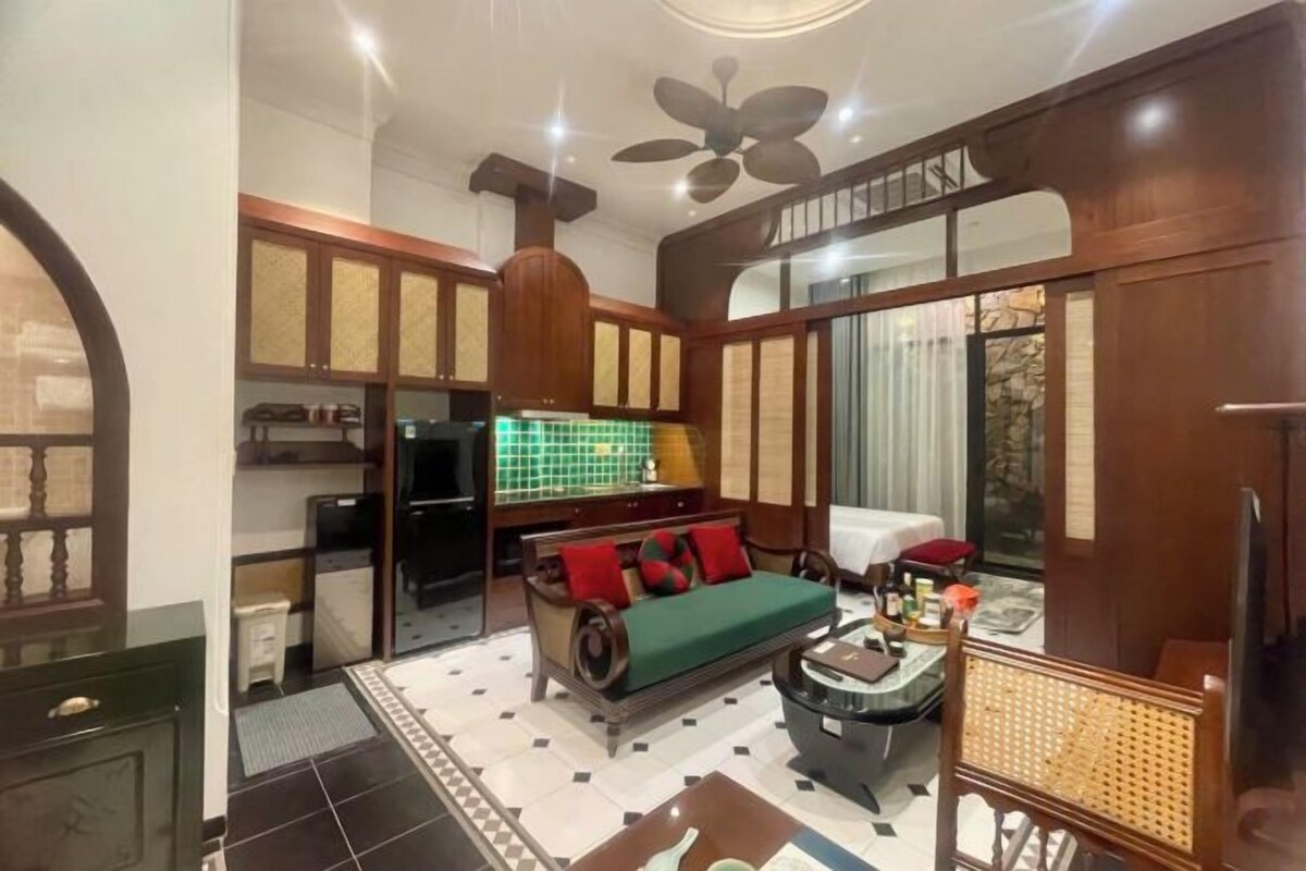 Living area | 42-inch TV with digital channels