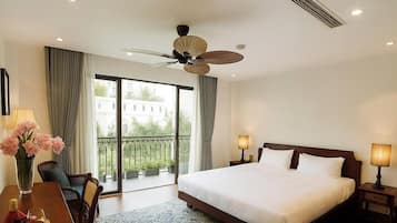Luxury Penthouse, 1 King Bed, City View | 1 bedroom, minibar, desk, laptop workspace