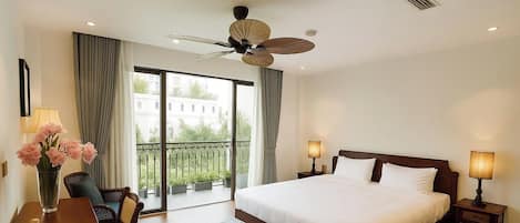 Luxury Penthouse, 1 King Bed, City View | 1 bedroom, minibar, desk, laptop workspace