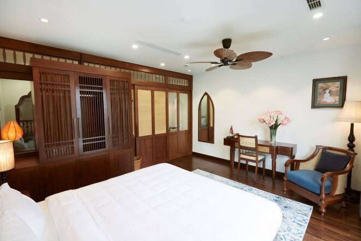 1 bedroom, minibar, desk, laptop workspace
