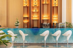 4 bares o lounges
