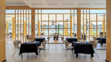 2 restaurants, spécialités Cuisine asiatique