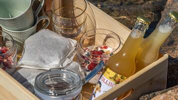 Executive Tent | In-room dining