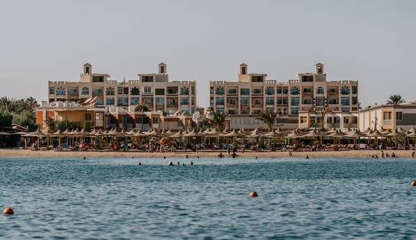 Private beach, sun-loungers, beach umbrellas, beach volleyball - Andalusia Blue Beach (Hurghada)