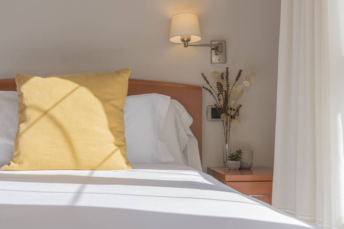 Panoramic Single Room | Premium bedding, Select Comfort beds, desk, laptop workspace