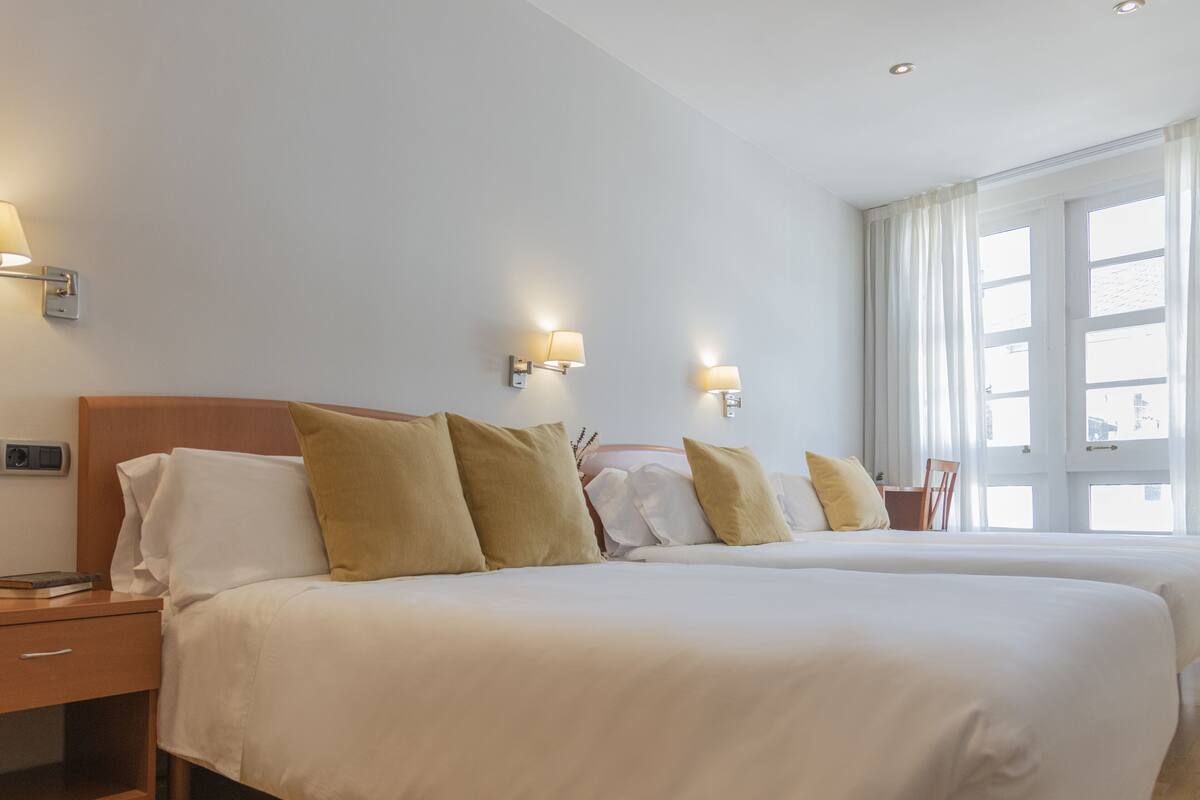 Gallery Triple Room | Premium bedding, Select Comfort beds, desk, laptop workspace