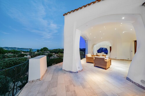 Villa Adele, sea view, pool, 700 meters from the beach