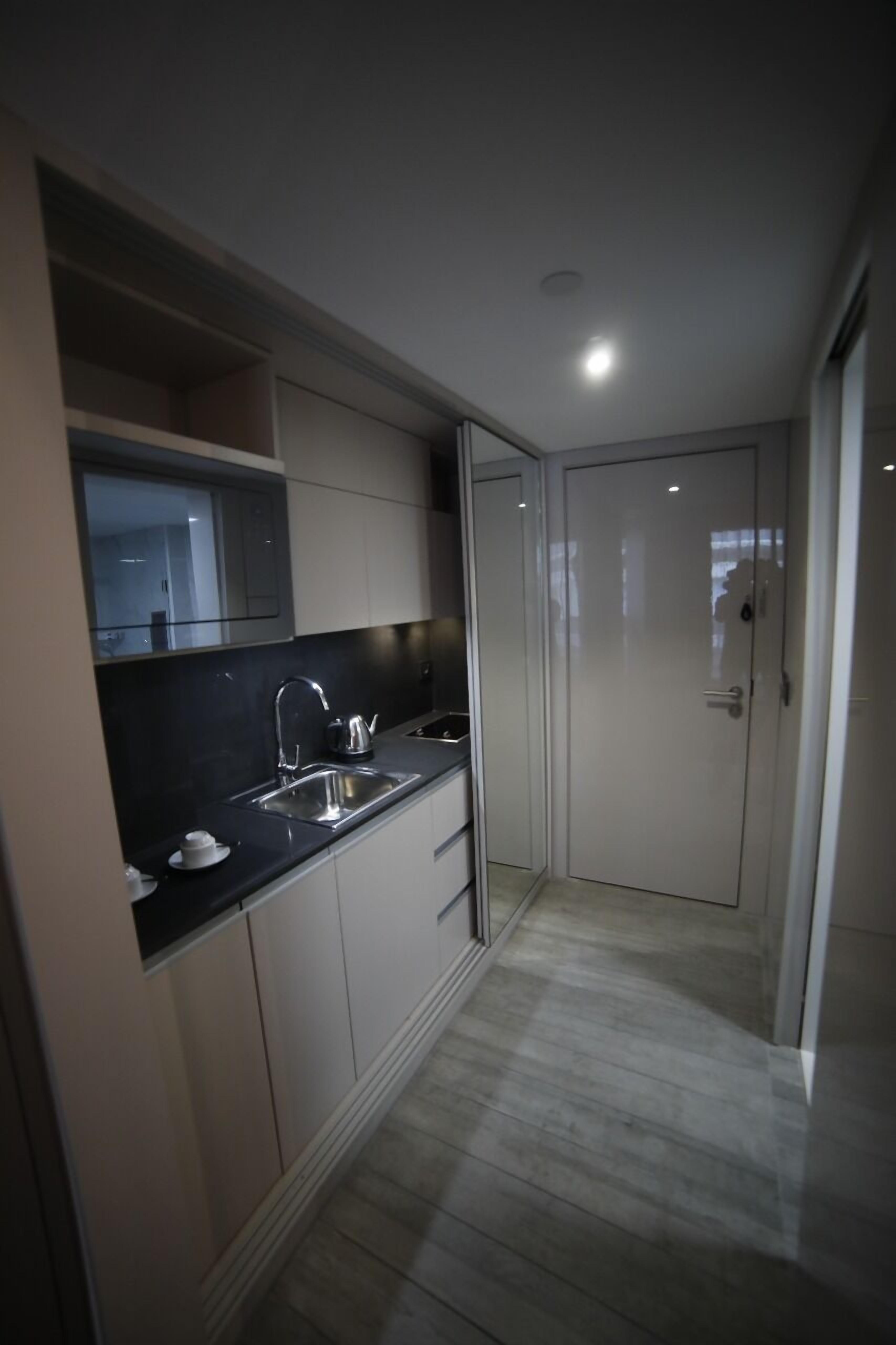 Executive Studio | Private kitchenette | Microwave, oven, stovetop, electric kettle