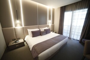Executive Studio | Egyptian cotton sheets, premium bedding, down duvets, Tempur-Pedic beds