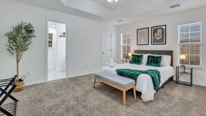 A bedroom with a bed, a bench, a ceiling fan, and a potted plant. - Restful Escape near Savannah (Richmond Hill)