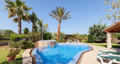 Villa with private pool and whirlpool