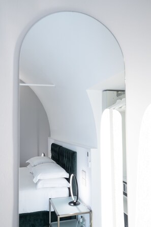 Room | Down comforters, free minibar, in-room safe, desk