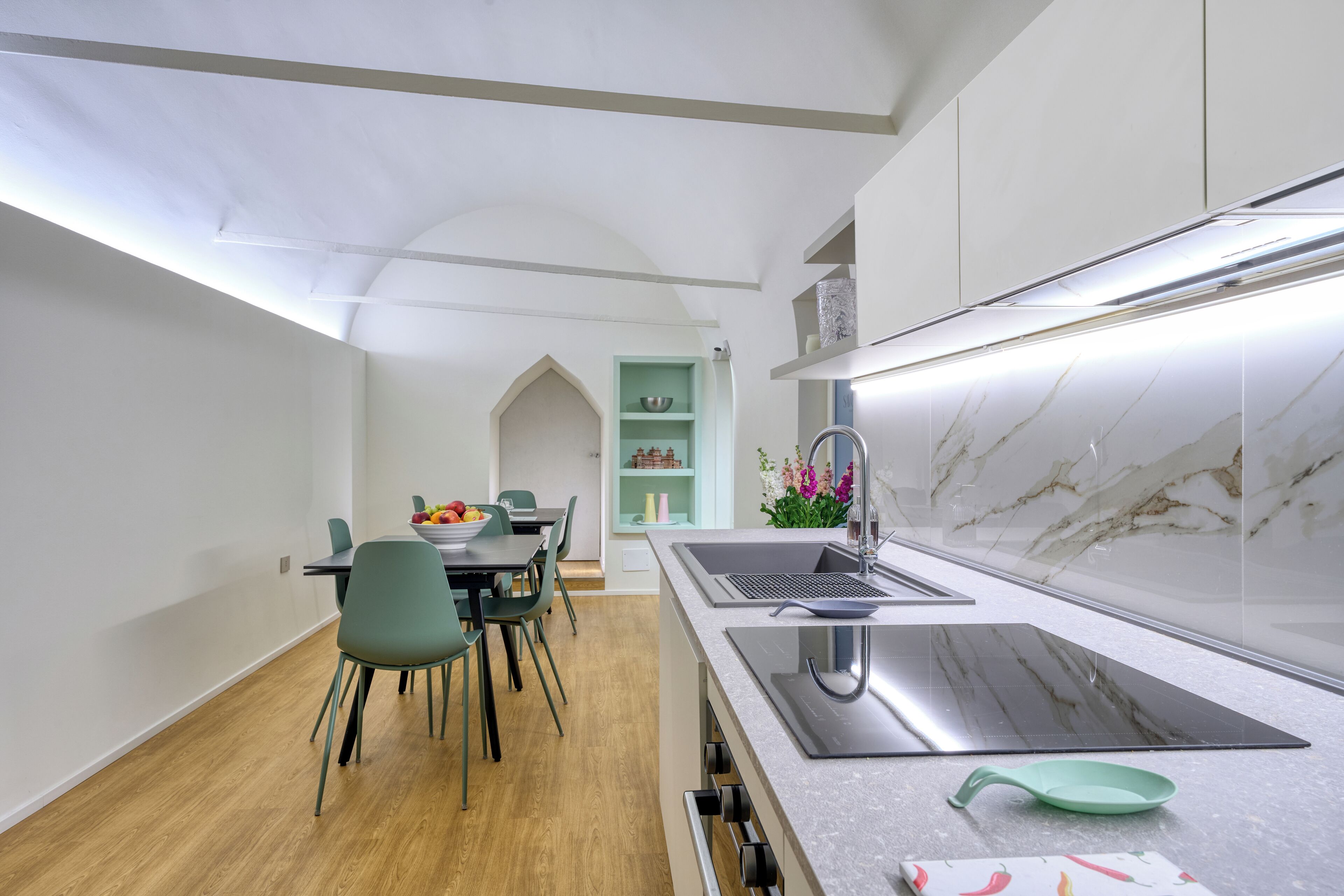 Mini-fridge, microwave, oven, stovetop