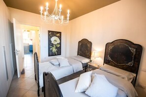 2 quartos, berço de viagem, Wi-Fi de cortesia, roupa de cama