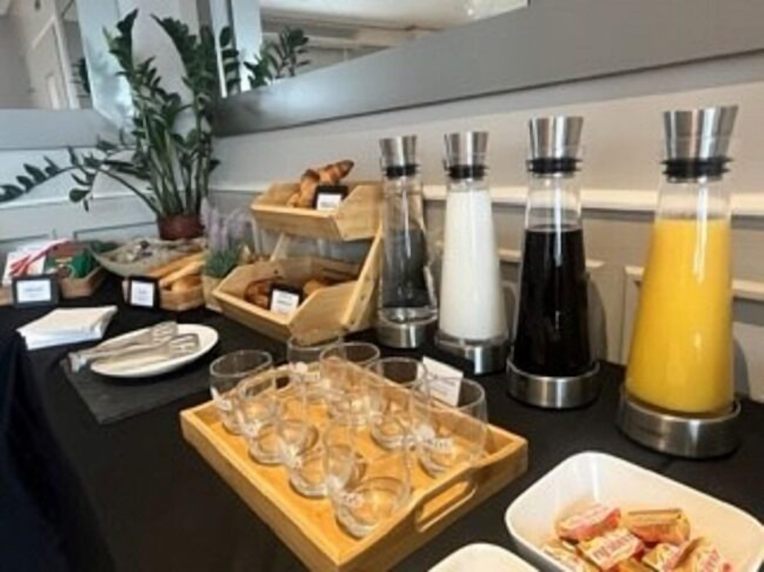 Daily buffet breakfast (EUR 13.50 per person)