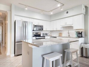 Refrigerador, microondas, horno y lavavajillas 