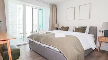 2 quartos, individualmente decorados, individualmente mobiliados