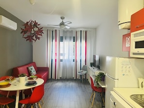 Family Apartment | Living area | 32-inch Smart TV with digital channels, TV - Bnbook Medea Apartments (Fuengirola)