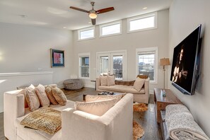 Televisión, chimenea