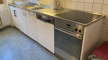 Refrigerador, parrilla de estufa, lavavajillas y tostadora