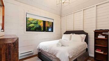 3 bedrooms, desk, iron/ironing board, WiFi