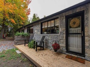 Terrace/patio - Lakefront cottage with Fireplace Sauna Mini forest (Erinsville)