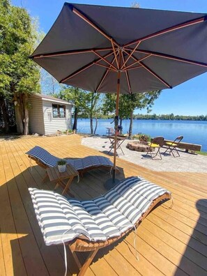Terrace/patio - Lakefront cottage with Fireplace Sauna Mini forest (Erinsville)
