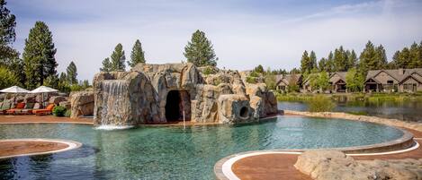 حمّام سباحة مُدفَّأ