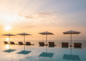Una piscina techada, 2 piscinas al aire libre