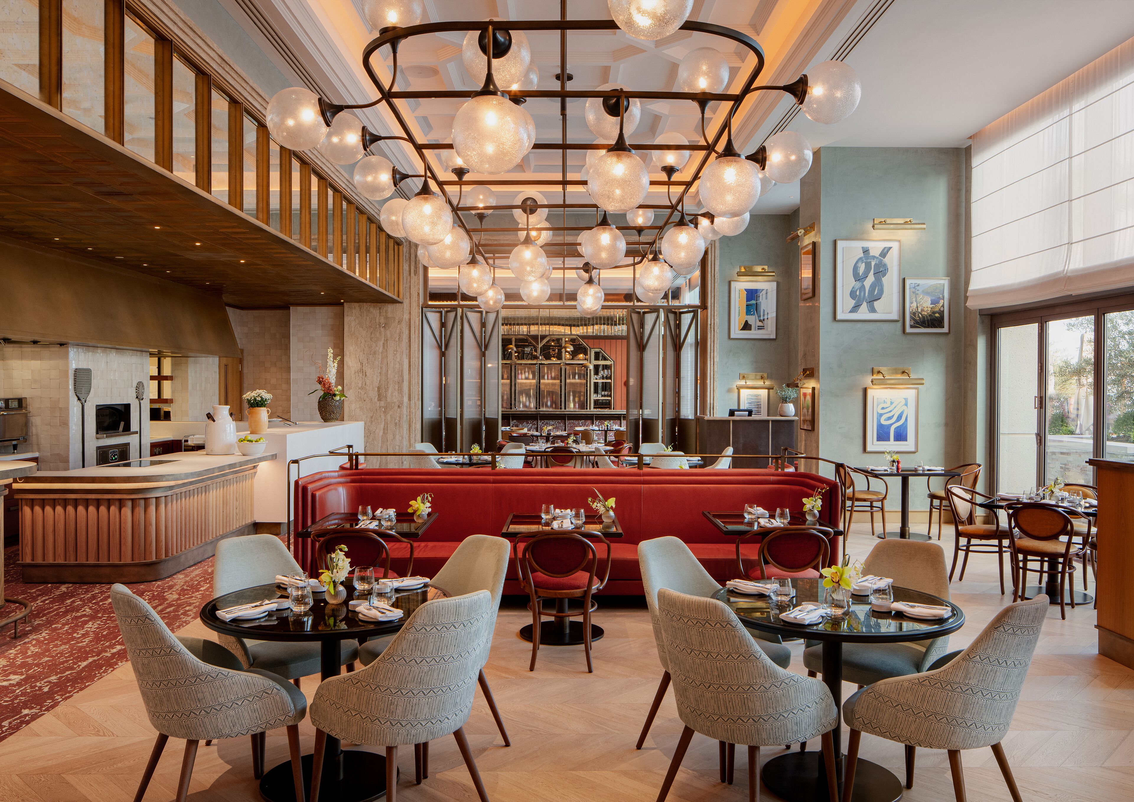 2 restaurants; breakfast, lunch, dinner, and brunch served
