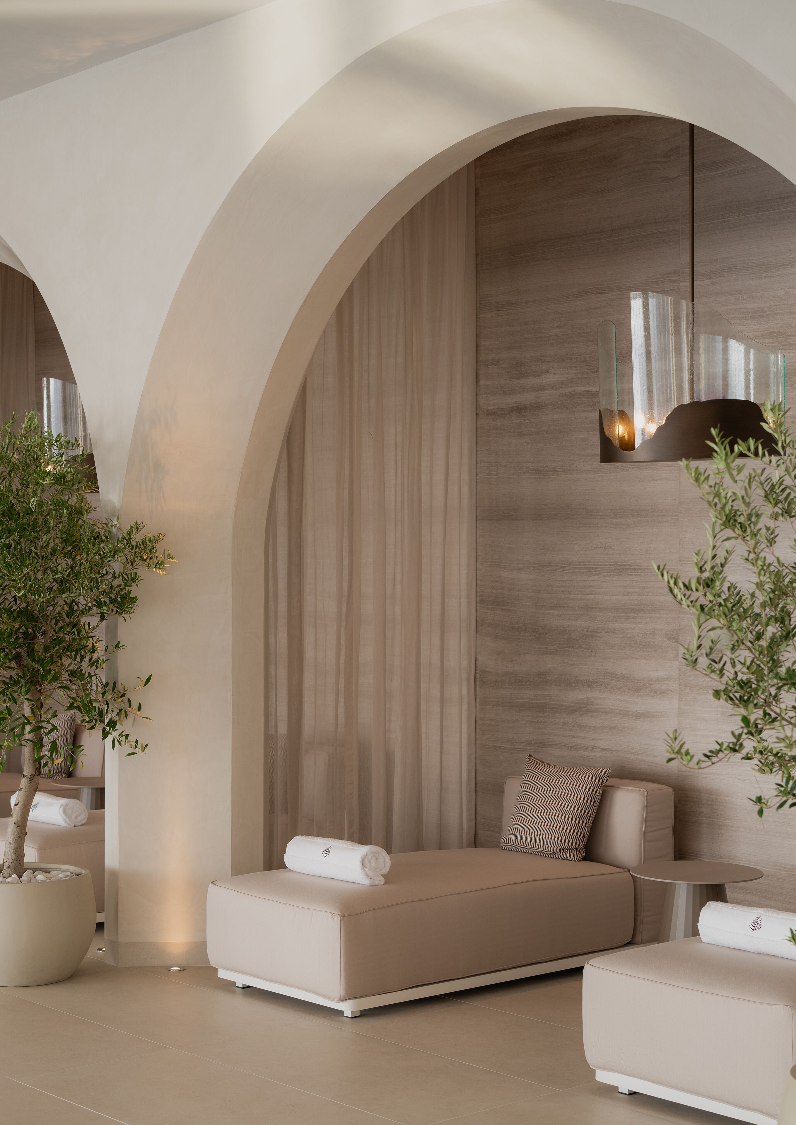 Indoor pool, 2 outdoor pools