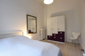 1 bedroom, free WiFi, bed sheets - Small home in the center of Dusseldorf (Düsseldorf)