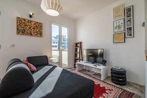 TV - Casa Luar - By Wehost (Funchal)