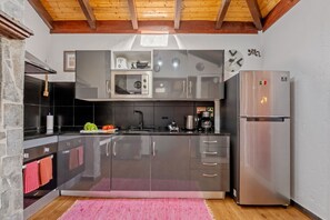 Fridge, microwave, oven, coffee/tea maker