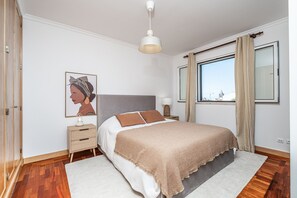 3 chambres, fer et planche à repasser, Wi-Fi gratuit, draps fournis