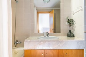 Bathtub, hair dryer, towels