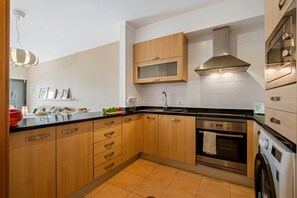 Réfrigérateur, micro-ondes, four, lave-vaisselle